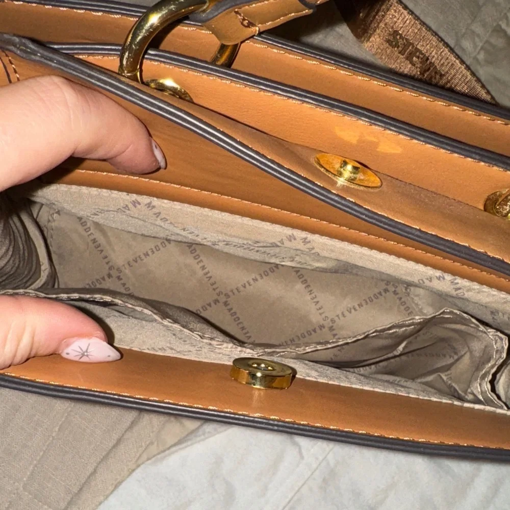 Steve Madden Brown Shoulder Bag with Pouch - Picture 3 of 7